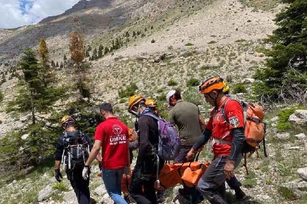 Demirkazık Dağı'na tırmanırken düşen dağcı öldü
