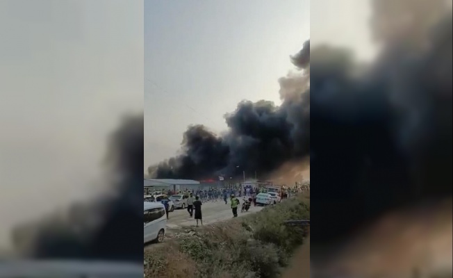 Adana'da, polyester fabrikasının yatakhanesinde çıkan yangın korkuttu