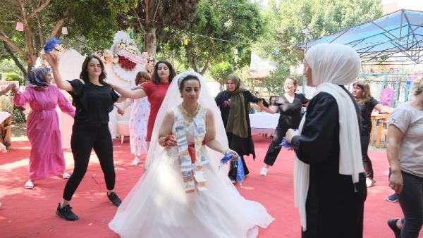 Depremzede zihinsel engelli Gamze'nin düğün hayalini komşuları gerçekleştirdi