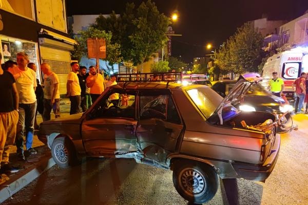 Kozan'da iki otomobil çarpıştı: 3 yaralı