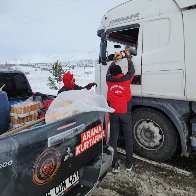 Kahramanmaraş’ta itfaiyesinden yolda kalan araçlara yakıt desteği
