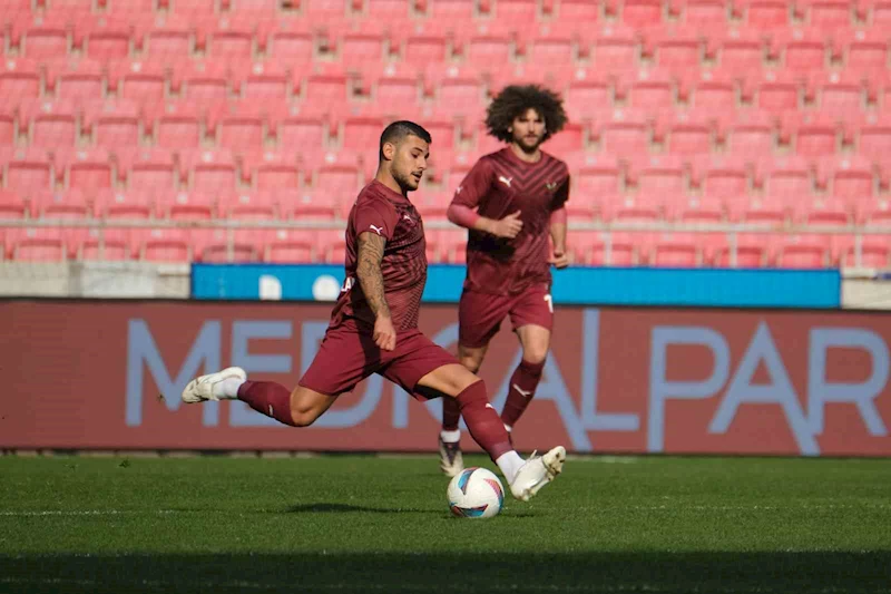 Trendyol Süper Lig: Atakaş Hatayspor: 0 - Göztepe: 1 (İlk yarı)
