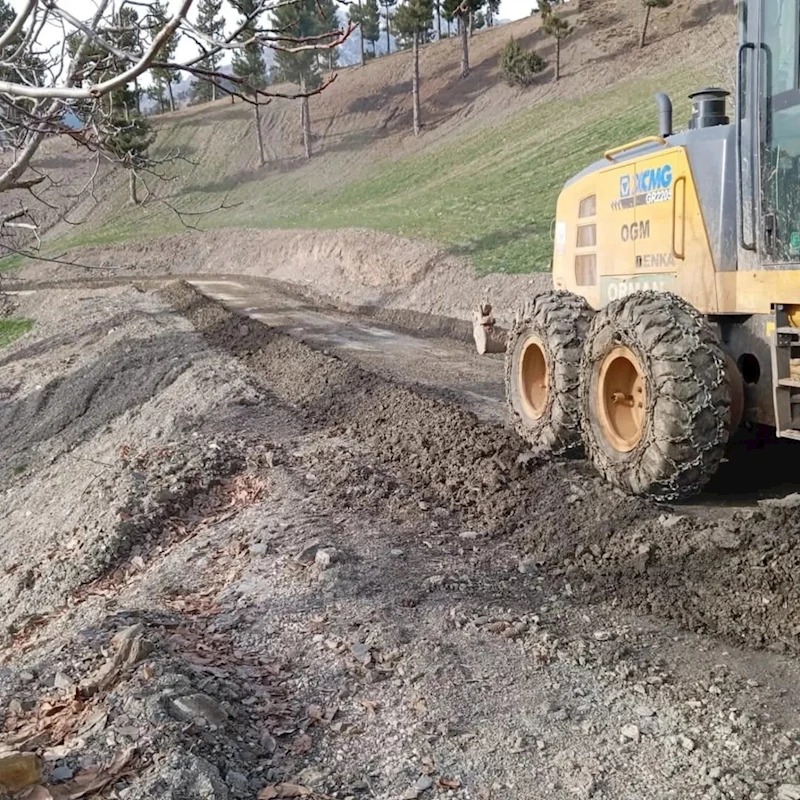 Saimbeyli Belediyesi, yol yapım çalışmalarını sürdürüyor
