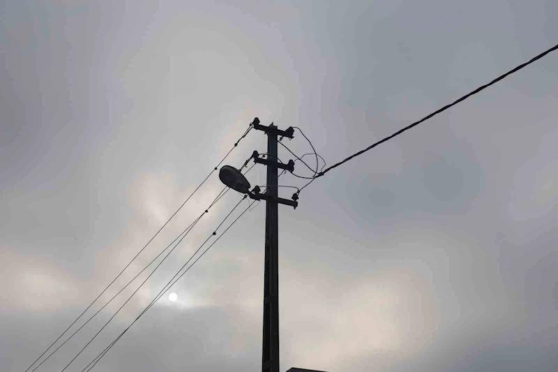 Elektrik tellerinde yaşanan patlama paniğe neden oldu
