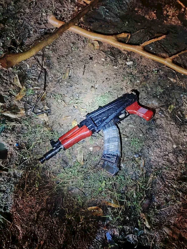 Yüreğir’de iş yerlerini kurşunlayan 3 şüpheli polisin takibiyle yakalandı
