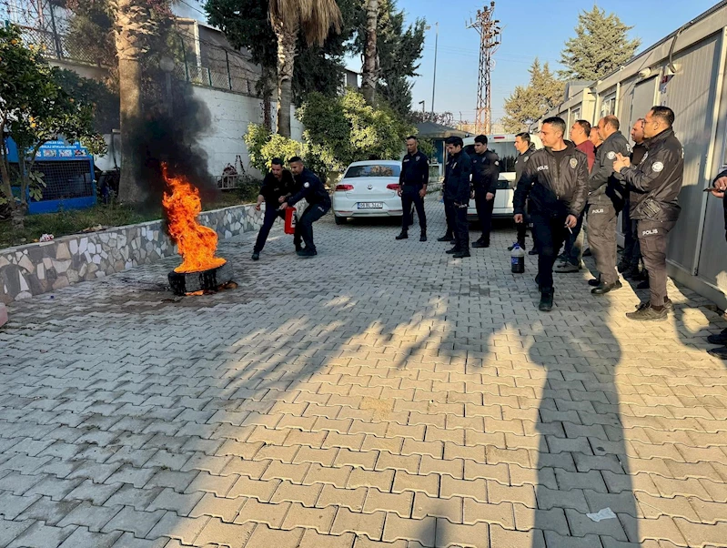 İtfaiye ekiplerinden polislere yangın eğitimi
