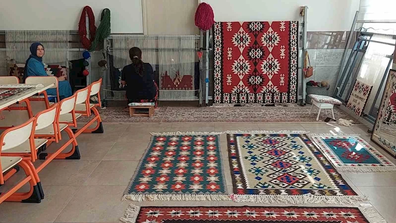 Asırlık motifler gelecek nesillere aktarılıyor
