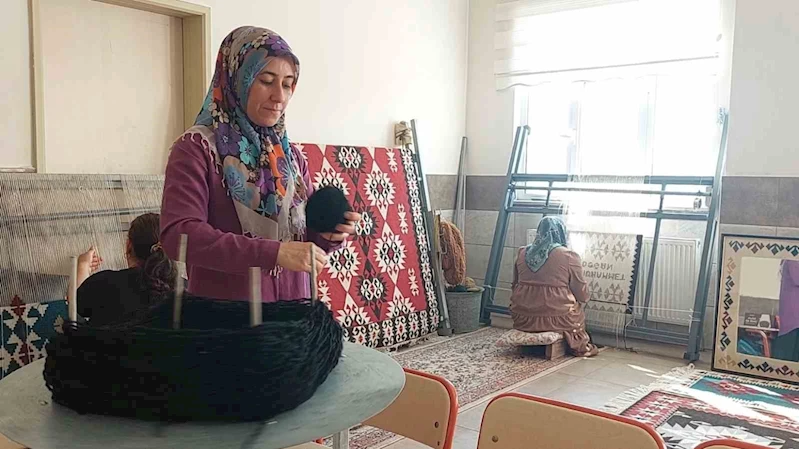 Asırlık motifler gelecek nesillere aktarılıyor
