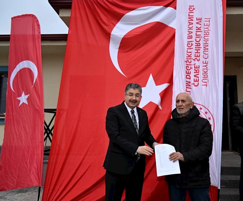 Osmaniye’de yapımı tamamlanan köy evlerinin anahtar teslimi yapıldı
