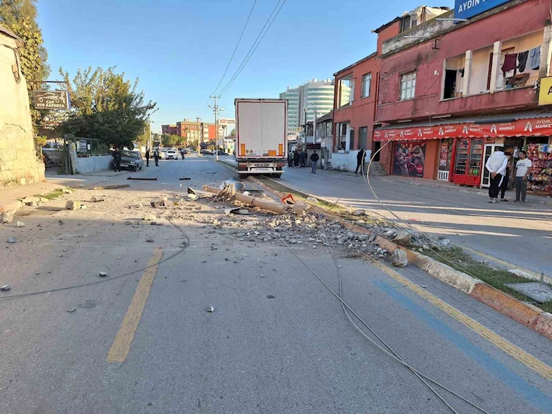 Tarsus’ta bir kişinin yaralandığı kaza güvenlik kamerasına yansıdı
