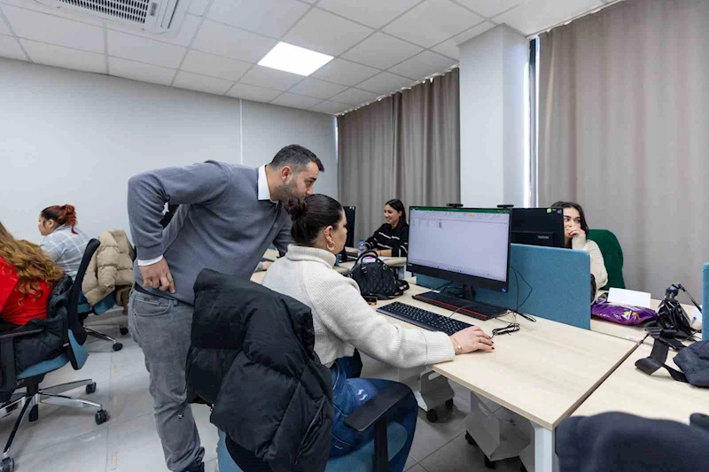 MERCEK Mesleki Eğitim Merkezlerinde ücretsiz bilgisayar kursu veriliyor
