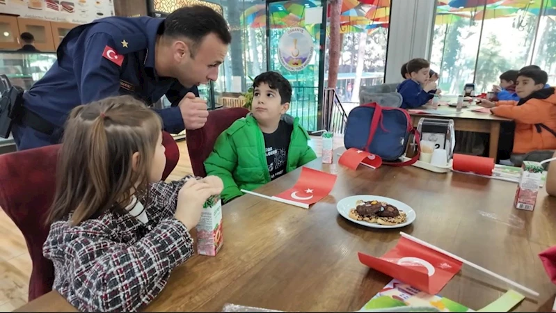 Osmaniye’de minik öğrenciler jandarmanın misafiri oldu
