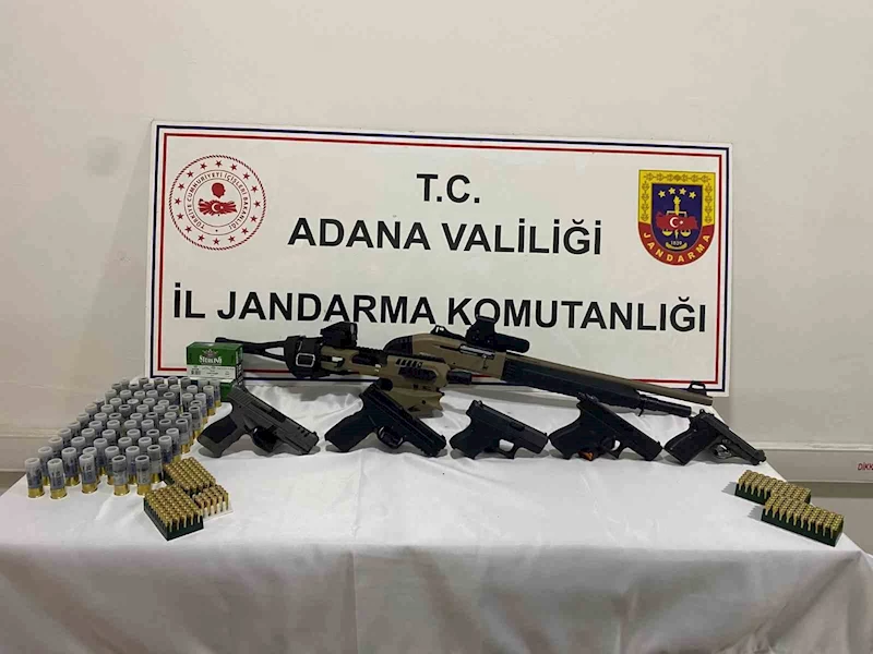 Jandarma bir araçta 6 silah ele geçirdi
