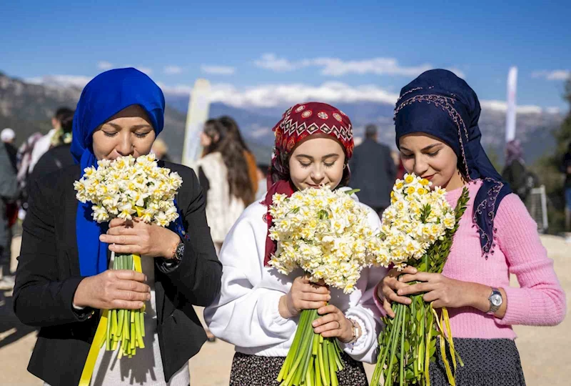 Mersin’de 3. Nergis Şenliği düzenlendi
