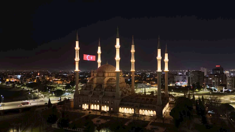 Adana geceleri ışıl ışıl
