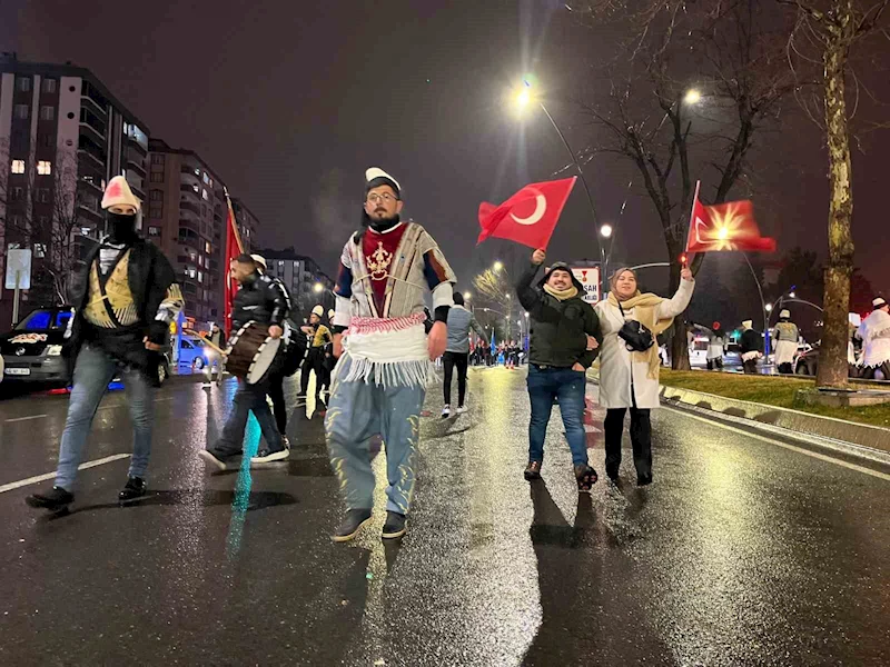 Kahramanmaraşlılar, kurtuluşunun 105. yılını buruk kutladı
