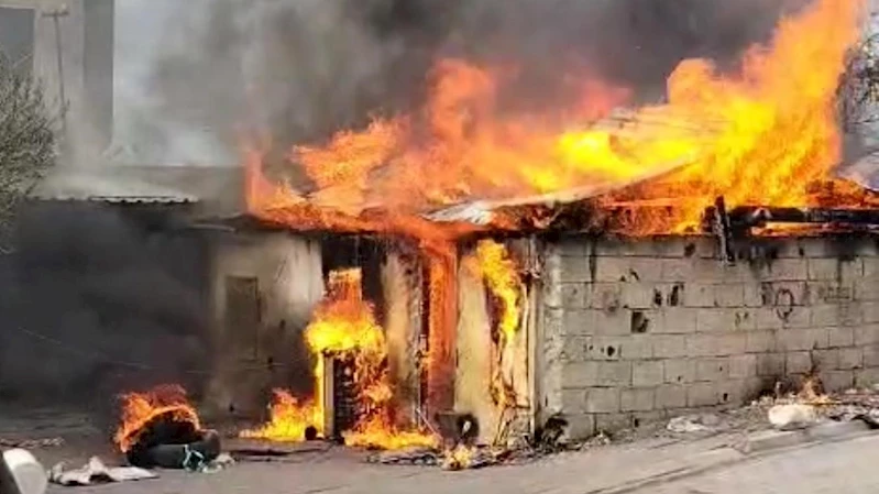 6 kişilik ailenin yaşadığı ev alev alev yandı
