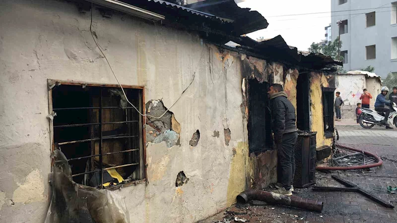 6 kişilik ailenin yaşadığı ev alev alev yandı
