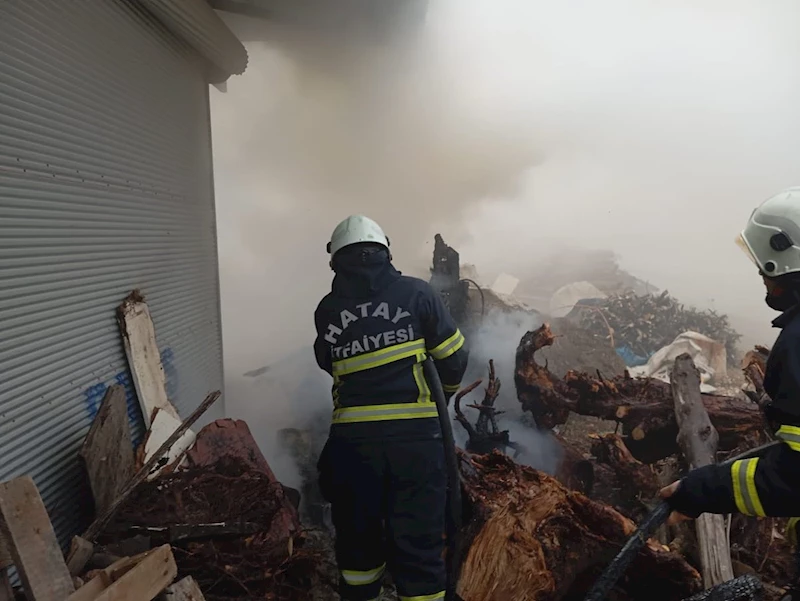 Antakya’da odunluk yangını
