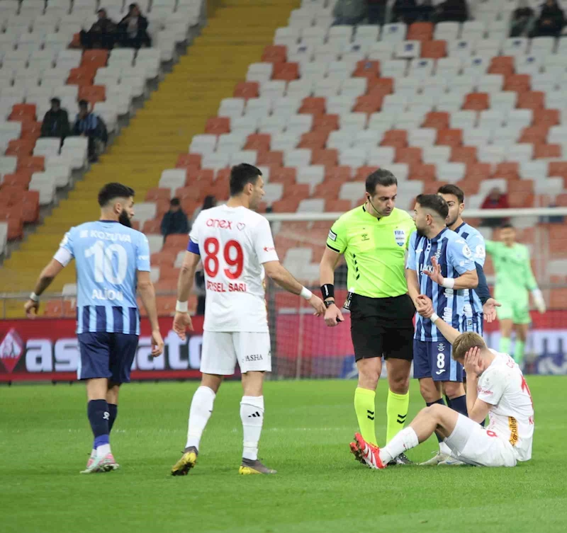 Trendyol Süper Lig: Adana Demirspor: 1 - Antalyaspor: 1 (İlk yarı)
