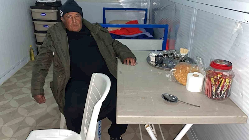 Akli dengesini kaybedip sokaklarda yaşayan Gürbüz amca için ilçe seferber oldu
