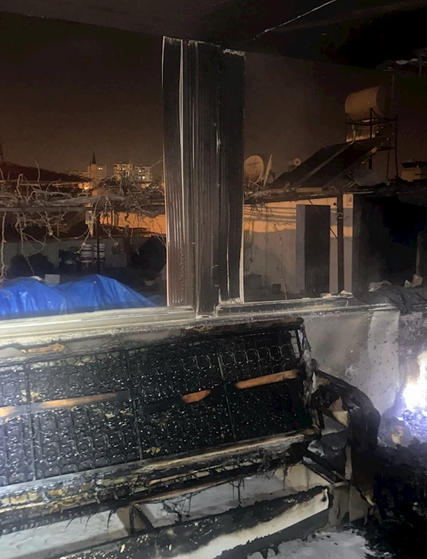 Mersin Tarsus’ta ev yangını
