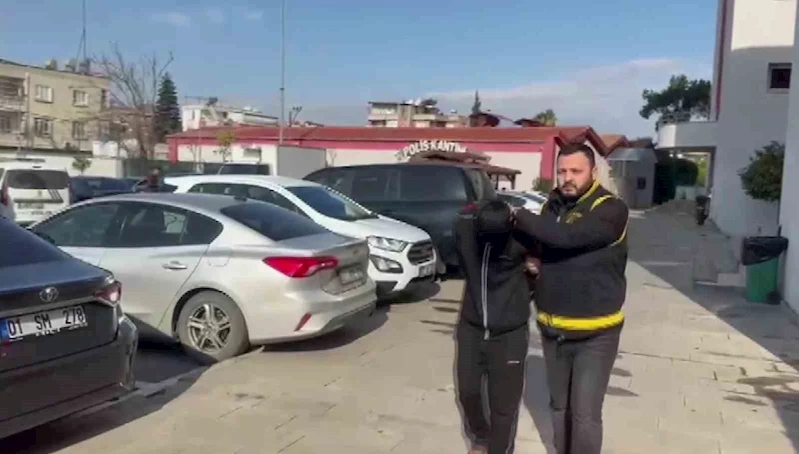 Kuyumcu soyup imitasyon ürün çalan hırsızlar polisten kaçamadı
