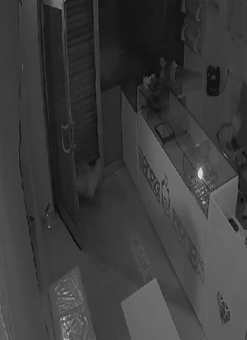 Kuyumcu soyup imitasyon ürün çalan hırsızlar polisten kaçamadı
