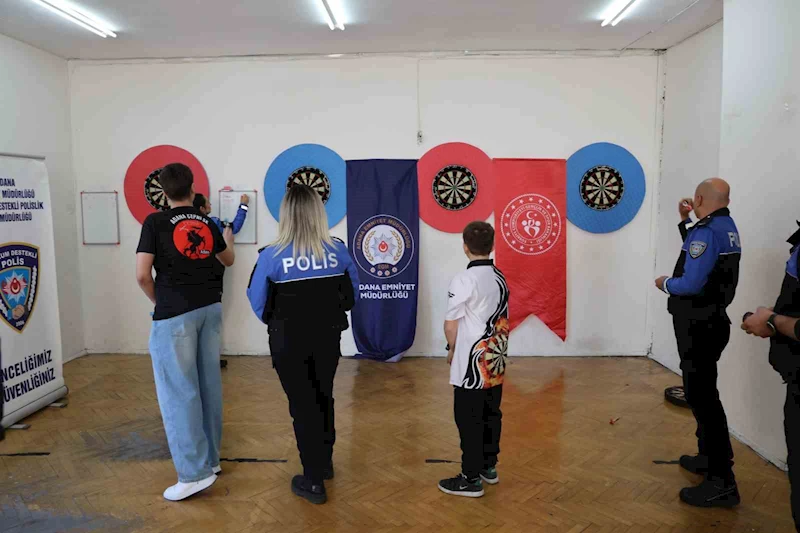Dart oynamayı polislerden öğrendiler, Türkiye 3’üncüsü oldular
