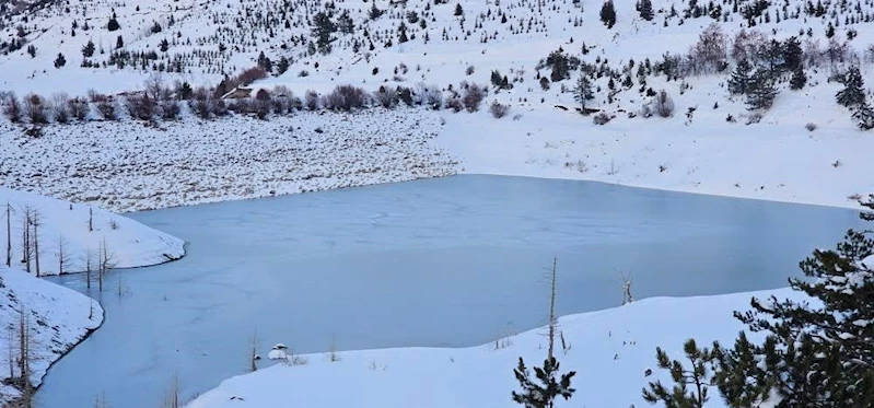 Akdeniz’in Sibirya’sı  Göksun’da değirmendere göleti dondu
