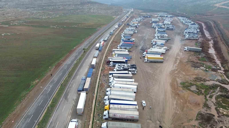 Savaşın bitmesiyle ticaretin yeniden hareketlendiği Cilvegözü’nde tır yoğunluğu devam ediyor
