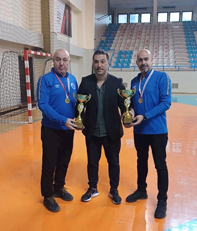 Seyhan Belediyespor Kulübü, Adana Voleybol Ligi’nde gençler ve küçükler erkek kategorilerinde Adana Şampiyonu oldu
