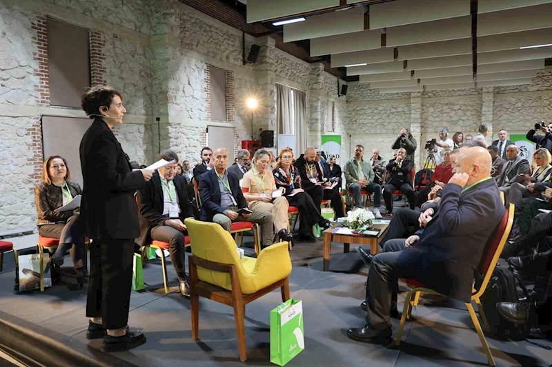 "Düşünce Hasadı" programı Adana’da gerçekleştirildi
