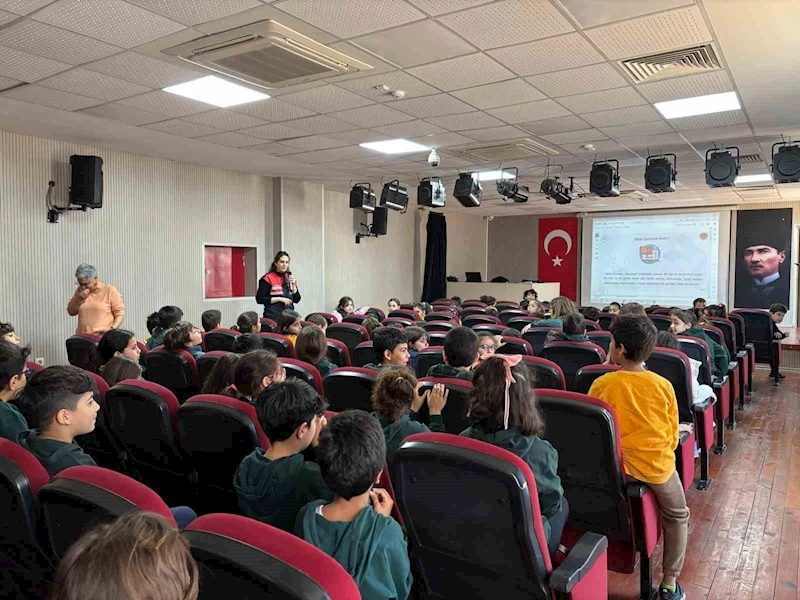 Mersin’de jandarmadan öğrencilere yönelik siber farkındalık eğitimi
