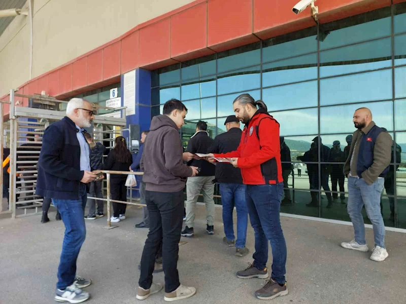 Mersin’de gençler terörle mücadele konusunda bilgilendiriliyor
