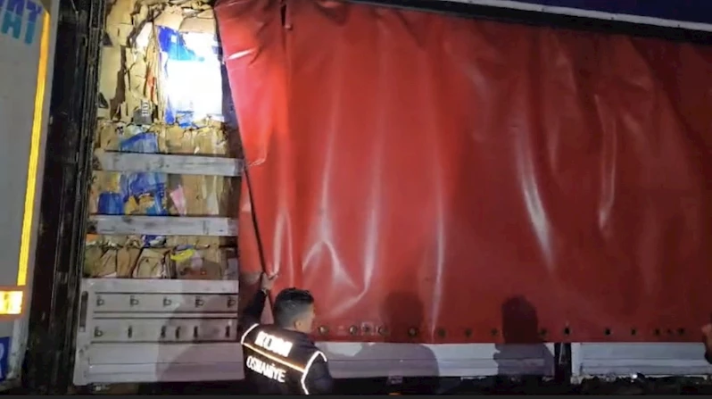 Osmaniye’de tırda 146 bin 800 paket kaçak sigara ele geçirildi
