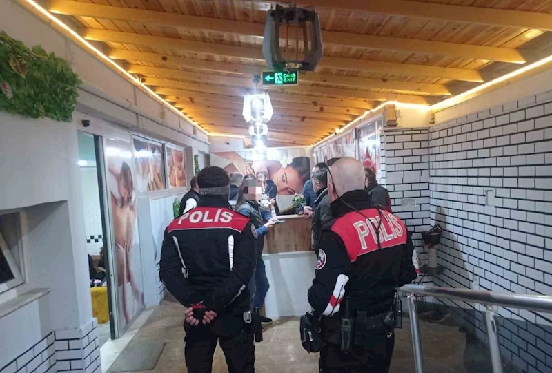 Mersin polisinden eş zamanlı denetim: 2 şüpheli tutuklandı, 7 milyon 950 bin TL ceza kesildi
