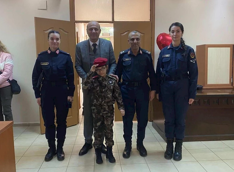 Jandarma özel öğrencinin doğum günü hayalini gerçekleştirdi
