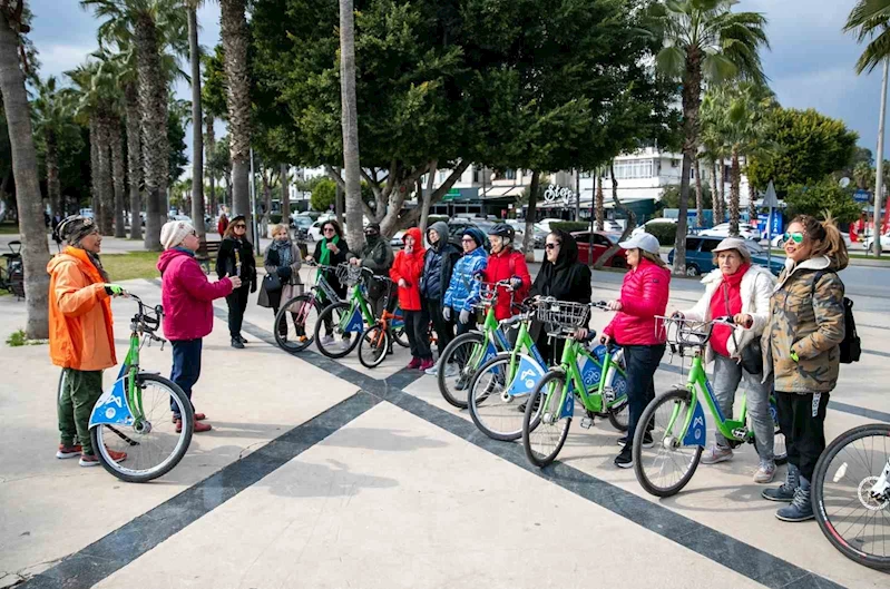 Mersin’de kadınlar bisiklet sürmeyi öğreniyor
