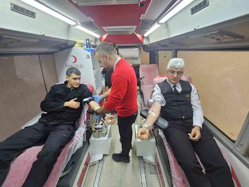 Mersin’de jandarmadan kan bağışına destek
