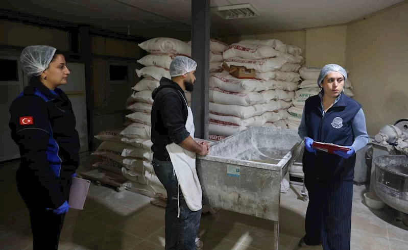 Adana’da zabıtadan şok denetim: Hijyene uymayan fırına ceza
