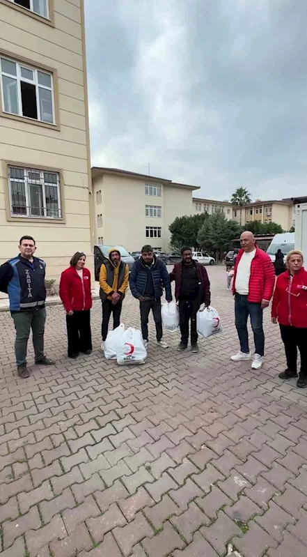 Başkan Dönmez, sokakta yaşayan 3 vatandaşa devletin şefkat elini uzattı
