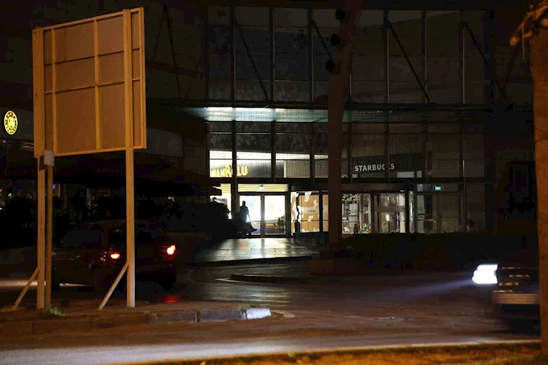 Havalandırmadan girdi, kuyumcudan 3 kilogram altın çaldı
