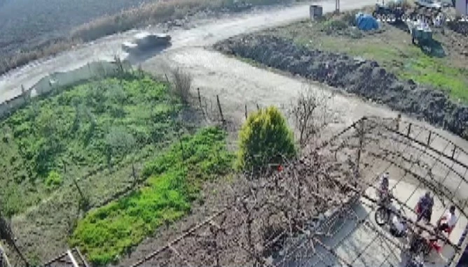 Kontrolden çıkan otomobilin dereye uçtuğu anlar kamerada
