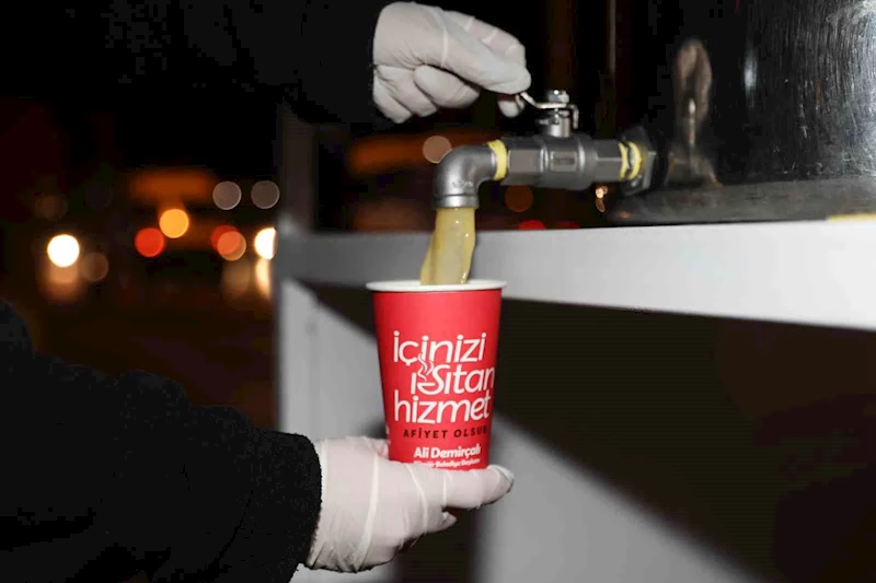 Yüreğir Belediyesi, ilçenin 5 farklı noktasında ücretsiz sıcak çorba dağıtımına başladı
