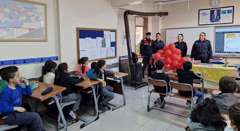 Öğrenciler, ’Güvenli okul güvenli gelecek’ projesi kapsamında bilgilendiriliyor
