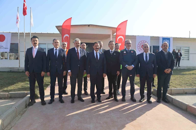 Depremin vurduğu Hatay’da, enkaz döküm sahasında saatte 500 ton enkaz atığı geri dönüştürülüyor
