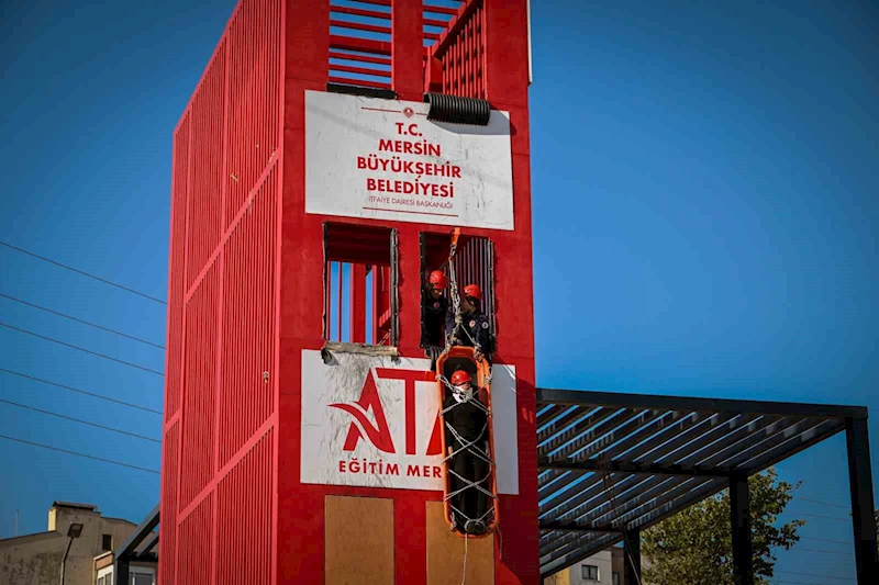 Mersin İtfaiyesi yangın ve kurtarma tatbikatı yaptı

