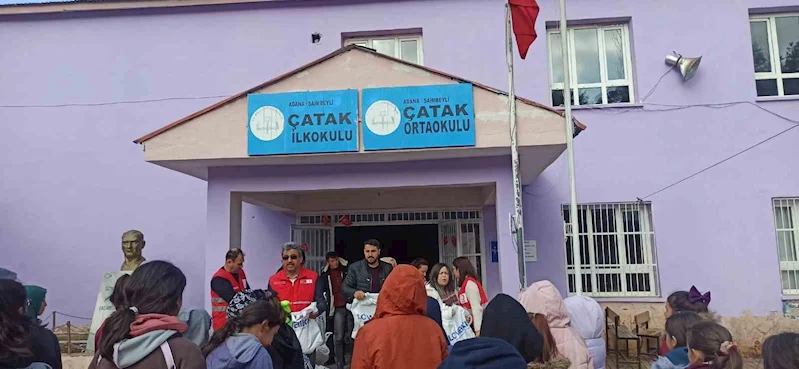 Depremzede öğrencilere kış desteği
