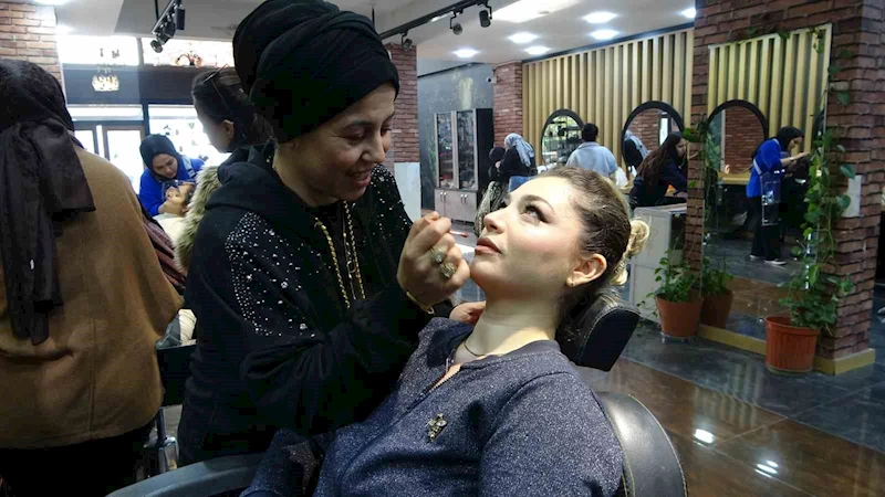 Depremde 4 çalışanını ve dükkanını kaybetti, pes etmeyip yeni iş yerini açtı
